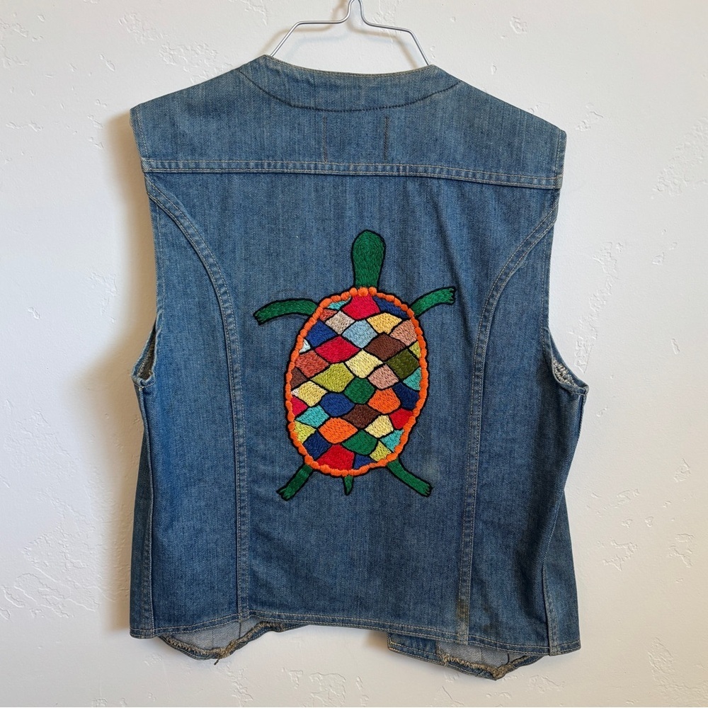 Vintage 70s Turtle Kitschy Handmade Crewel Lee Denim Jean Vest Hippie OOAK